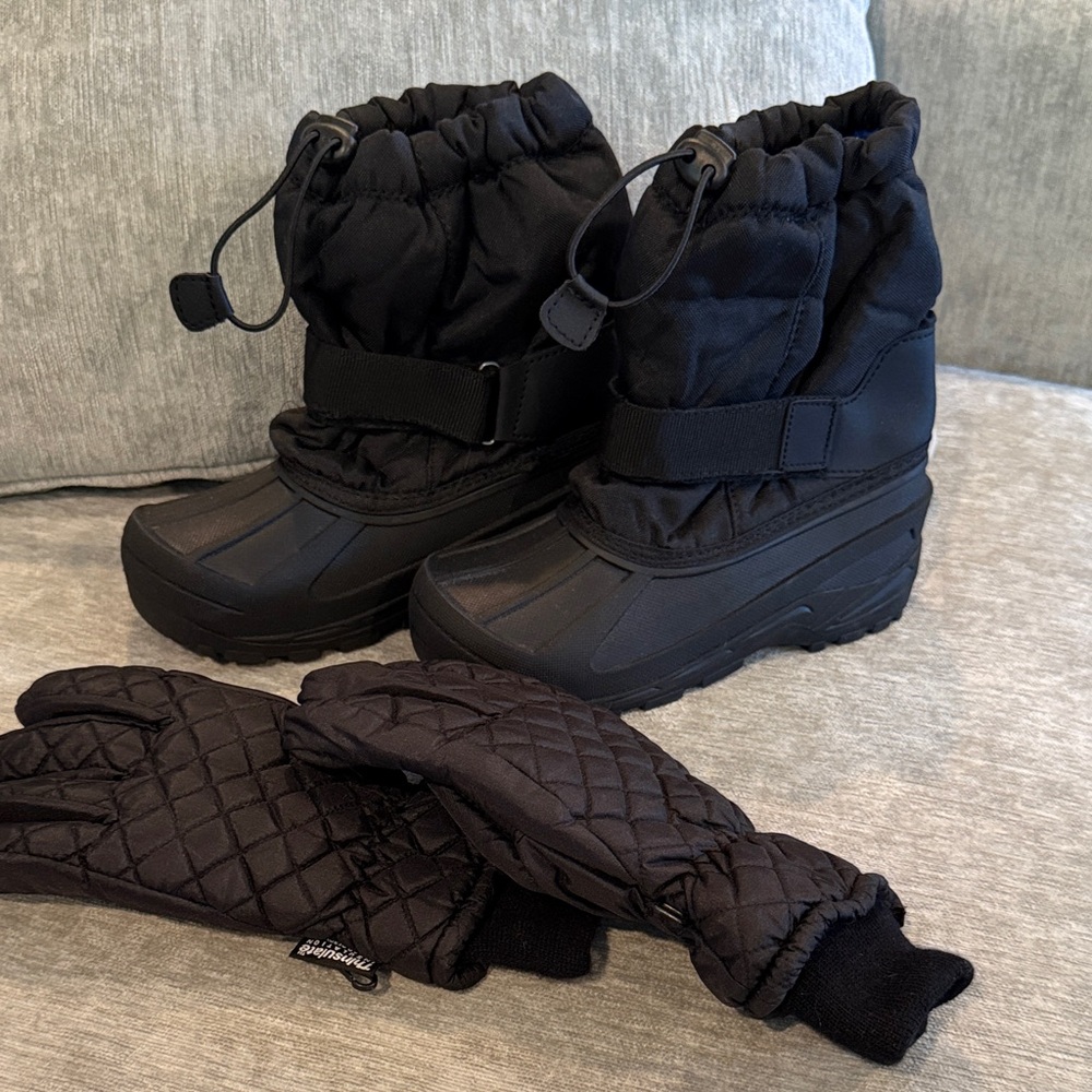 Thermolite big kids sz. 3 snow boots & Thinsulate Youth 7-13 gloves. Sold as set